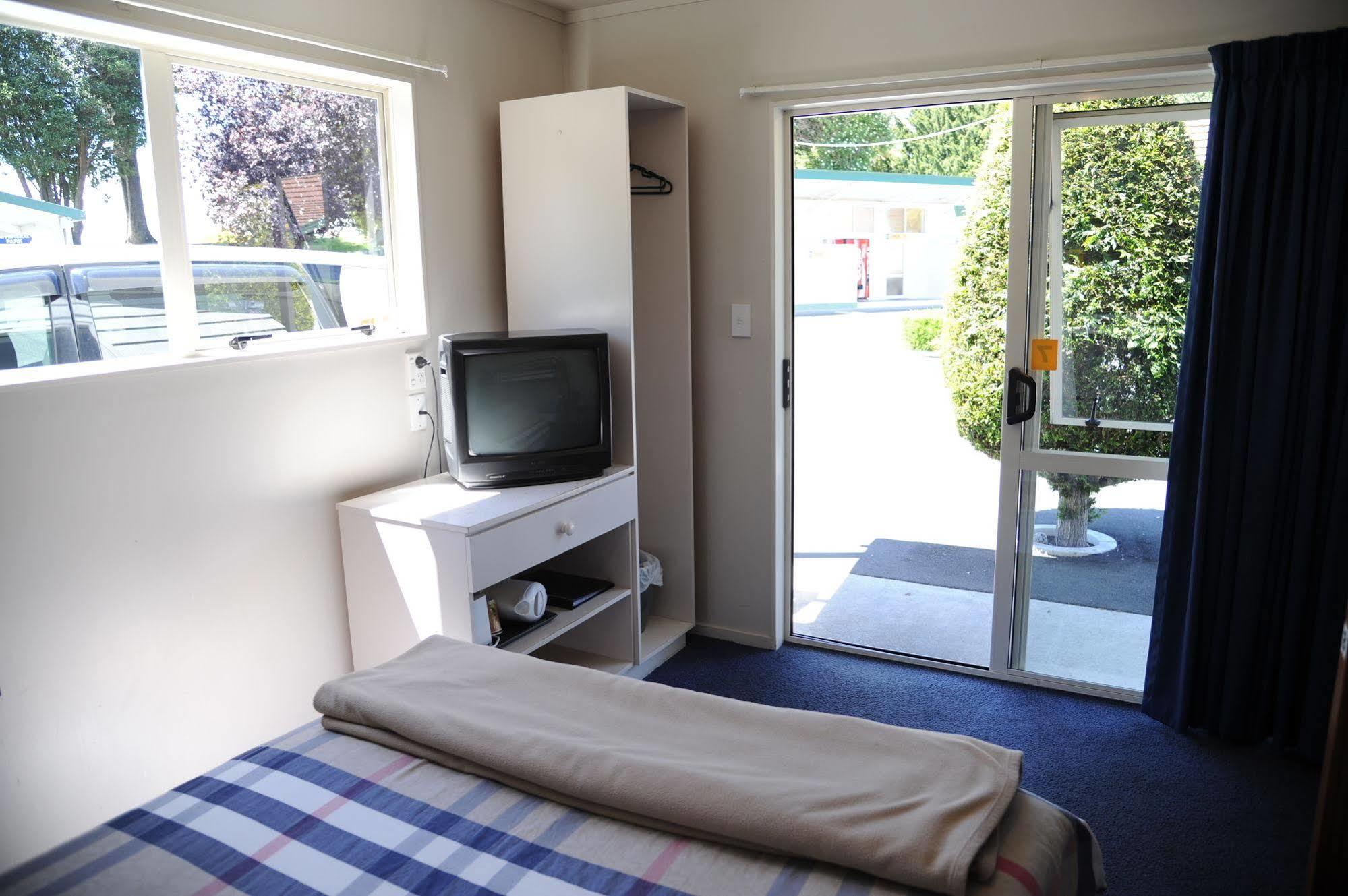 Blenheim Bridges Holiday Park Exterior photo